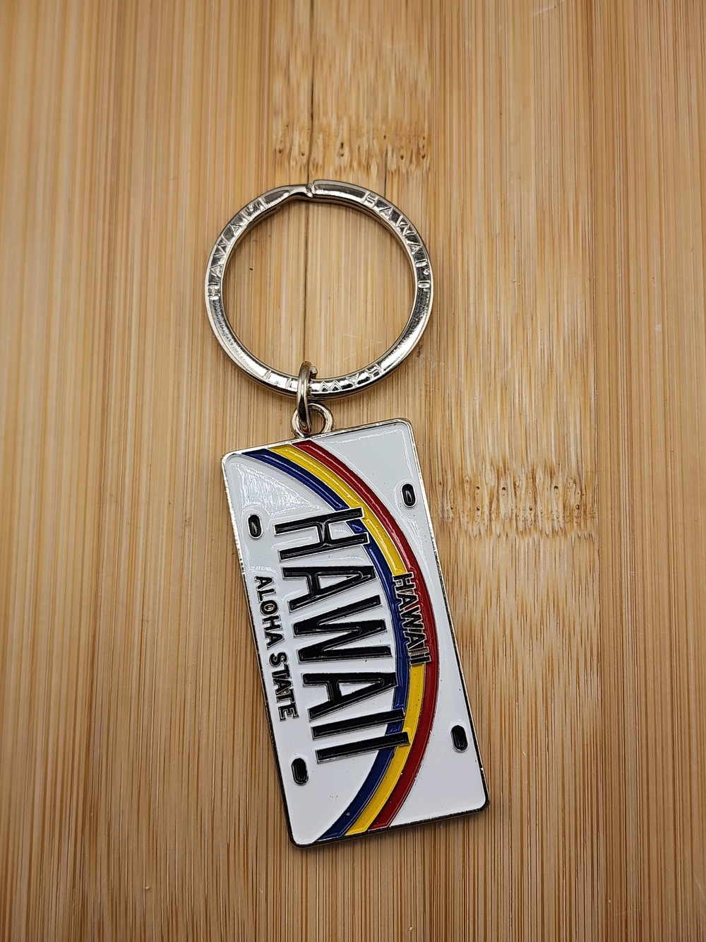Hawaii License Plate Keychain - White with Red, Yellow & Blue Accents 0586